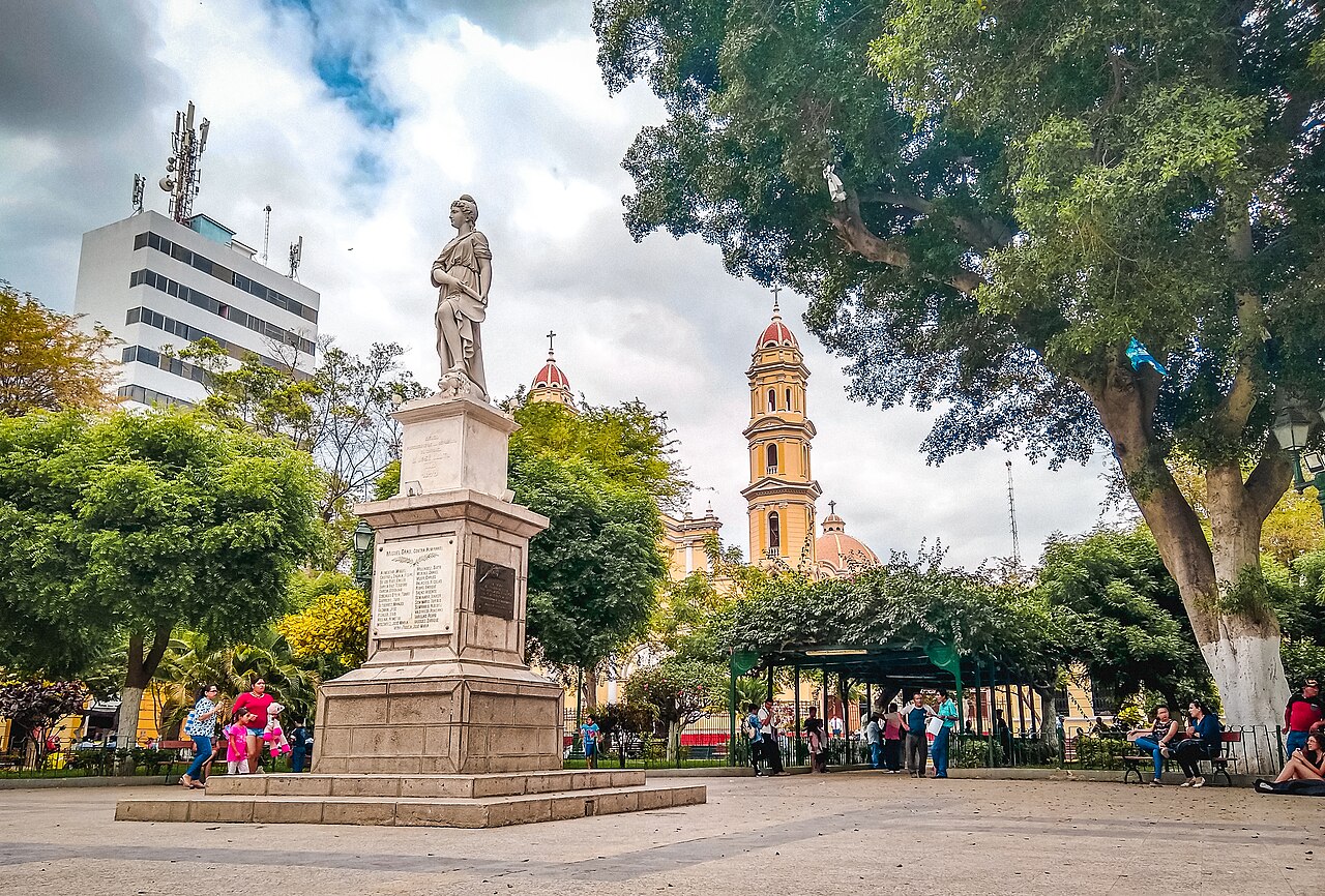 Plaza de Armas Piura - vista principal en Piura, Perú